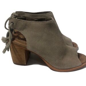 Toms Suede Gray Peep Toe Block Heels. Size 7.